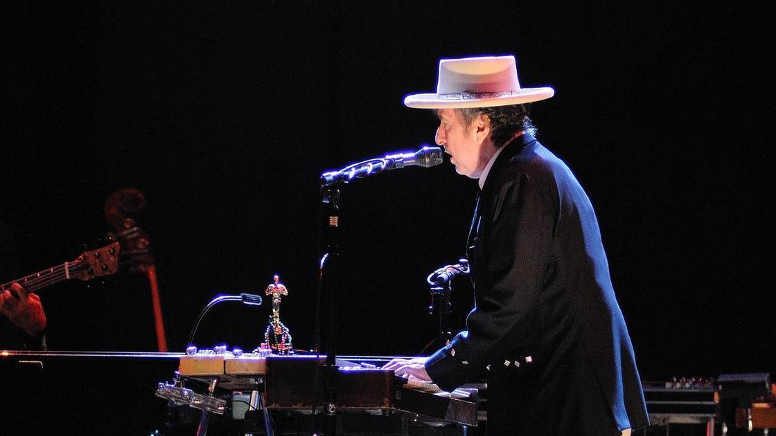 Боб Дилан: плюсы и минусы жизни после 80, в чем феномен Боба Дилана?  (Психология)