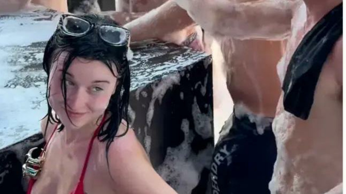 Мем «Foam Party Girl» (девушка с пенной вечеринки, девушка в красном бикини): разбираем вирусный ролик и его популярность в соцсетях (Психология) Мем «Foam Party Girl» (девушка с пенной вечеринки, девушка в красном бикини): разбираем вирусный ролик и его популярность в соцсетях (Психология)